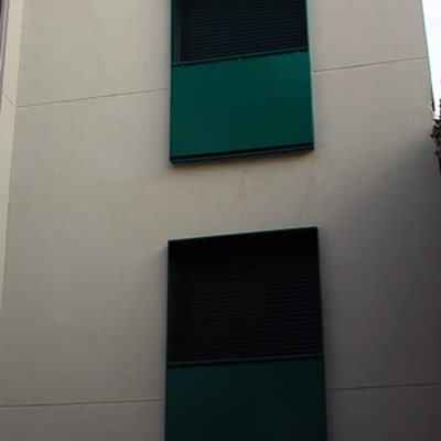 Detalle de balcones en fachada posterior