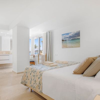 Dormitorio con vistas al mar