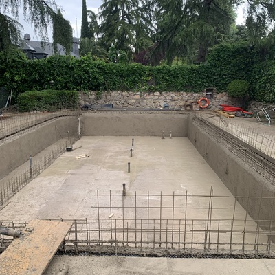 Construcción integral de piscina de obra con hormigón gunitado