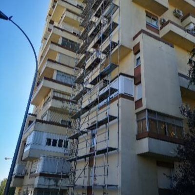 corcho proyectado en fachada