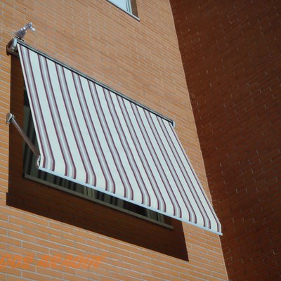 Instalación de 4 Toldos Portada cofres en Valdemoro