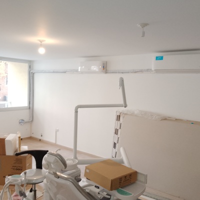 Instalación de Aires acondicionado splits en consultorios médicos.