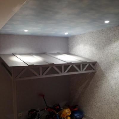 Instalación de Papel Vinilico imitación Cielo con Nubes y Porche de Madera