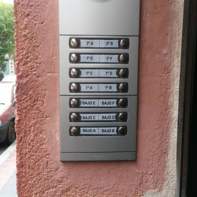 Instalación de placa de portero automático