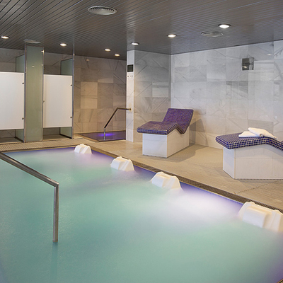 Jacuzzi y duchas