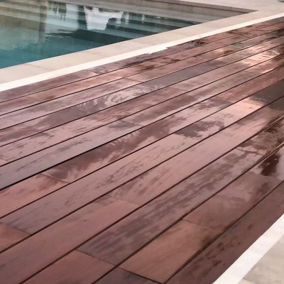 Madera exterior de ipe en piscina