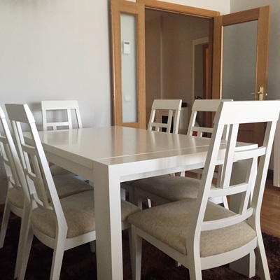 Mesa y sillas