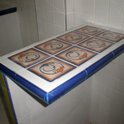 MESITA DE OBRA "en voladizo"