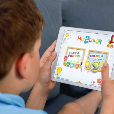 Niño con tablet