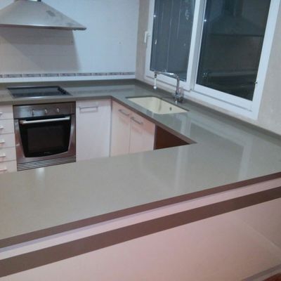 Sustitución de vieja encimera de silestone azul y encimera de granito del lavadero