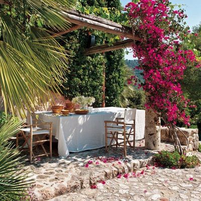 Pérgola con flores