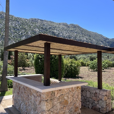 Pérgola exterior rústica