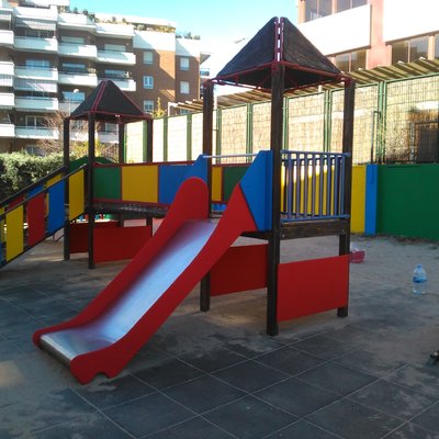 Pintura decorativa y barnizado para parque infantil