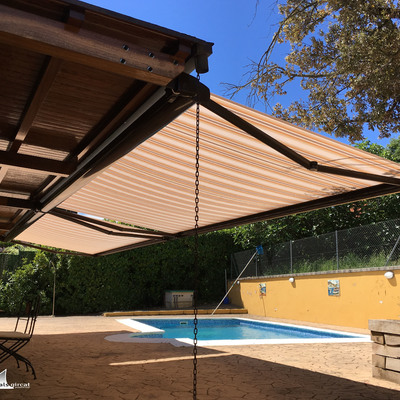 PROYECTO DE TOLDO COFRES A PÉRGOLA DE MADERA
