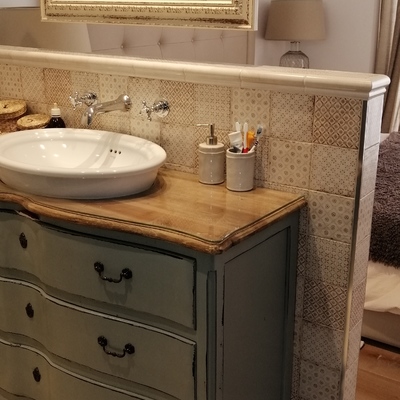 Lavabo en habitación suite