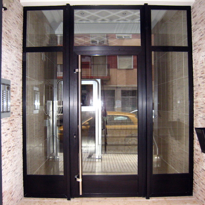 PUERTA DE ACCESO AL PORTAL