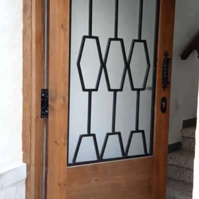 CAMBIO DE PUERTA DE ENTRADA A CASA UNIFAMILIAR