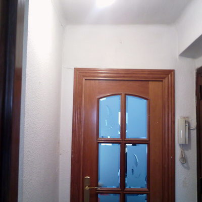 Recibidor con tratamiento, sin gotelé, lisas y pintadas