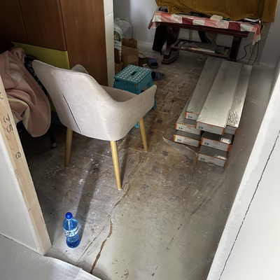 Instalación de suelo y puertas en Alcalá de Henares.