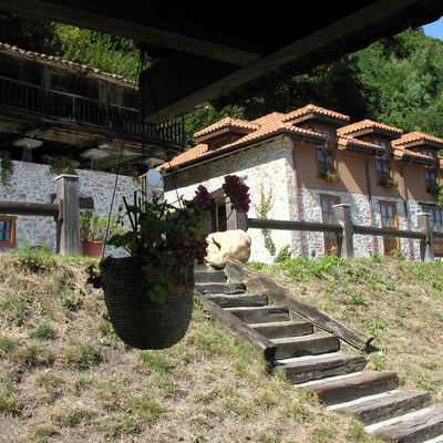 Rehabilitación completa de casa de pueblo y panera