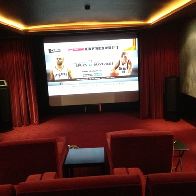 Sala de cine profesional en casa.