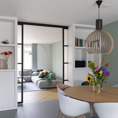 Salón pintado en verde agua