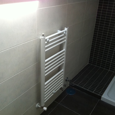 Toallero blanco 80x50