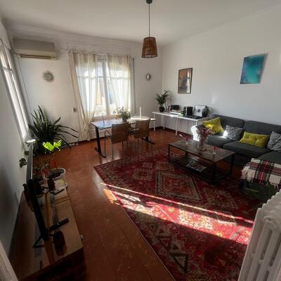 Transformación completa de salón: antes y después de una renovación con pintura y montaje
