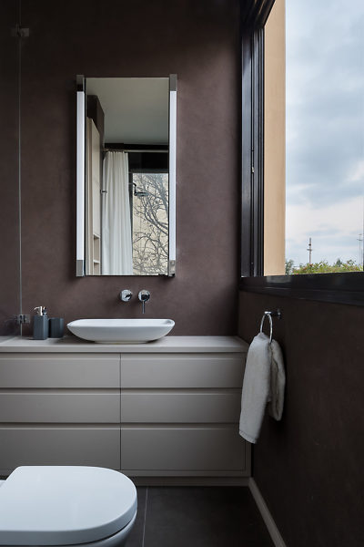 Foto: Baño Pequeño con Gran Ventana de Maribel Martínez #1692258