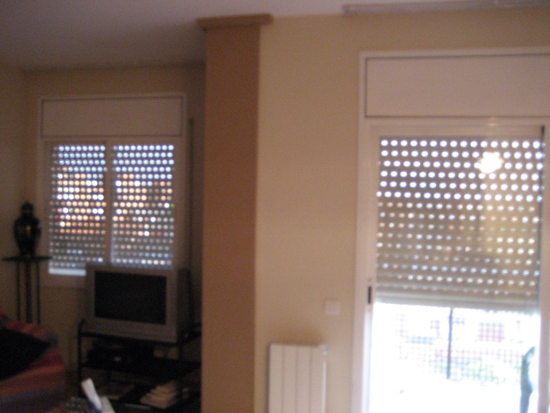Foto: Dormitorio Principal Pintado en Crema y Techo Blanco de R