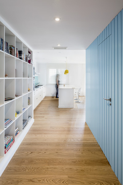 Casa pintada color azul 