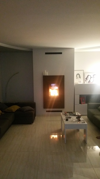 Foto: Chimenea Vertical con Marco Acero Corten de Zocochimeneas