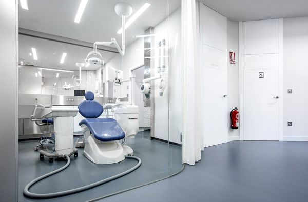 CLÍNICA DENTAL LAGO - A CORUÑA