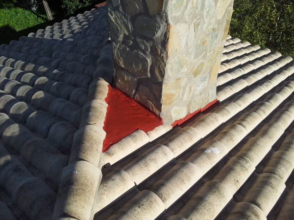 Foto: Detalle Cubierta Encuentro Chimenea de Arquitecnico Amg #1946497