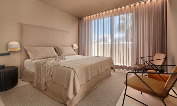 Foto: Dormitorio con Ropa de Cama Beige de Maribel Martínez #3177697 ...