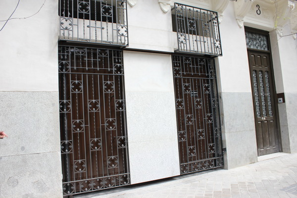 Foto: Entrada a Garaje Igual a Fachada de Construcciones Brillas Agustí
