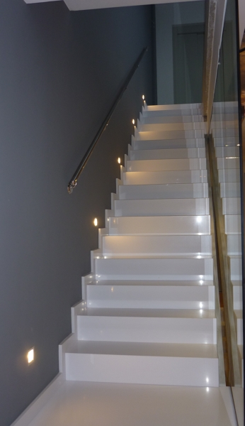 Foto: Escalera Planta Baja de I.DU-ARQ Arquitectura y Construcción