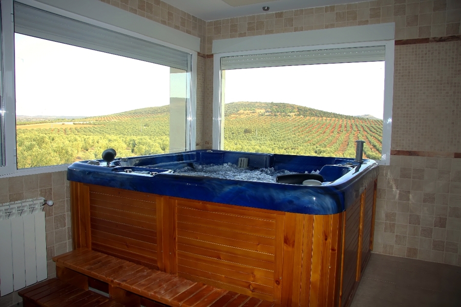 Jacuzzi de la casa rural instalado por nuestros fontaneros