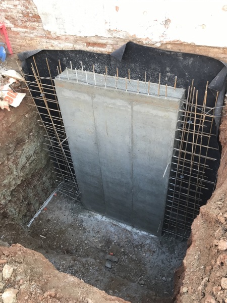 Foto: Muro de Hormigón Ejecutado por Bataches de Rehabilita Bcn 2000 SL