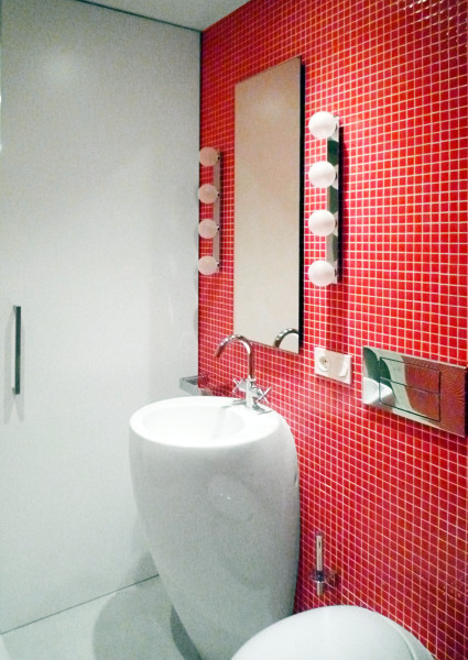 Foto: Baño Rojo de 08023 Architecture+Design+Ideas #482657 - Habitissimo