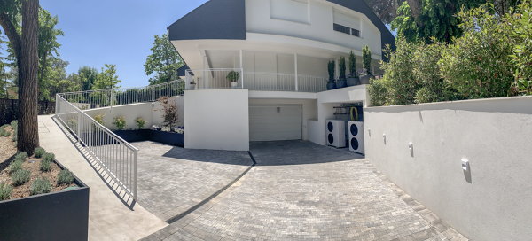 Paso de coches y parking exterior