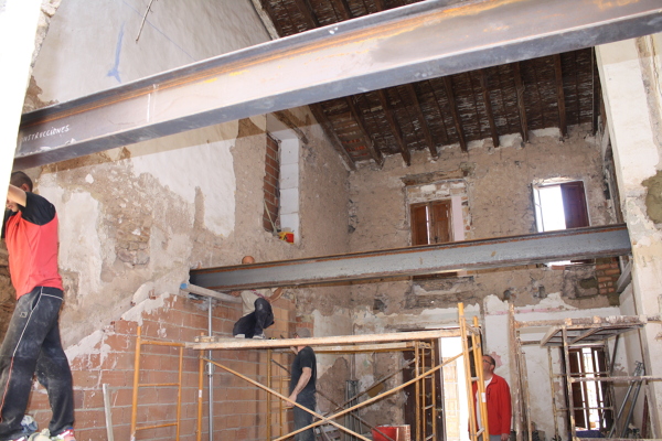 Foto: Preparación Vigas Carga para Forjado de Mg2 Construcciones Y