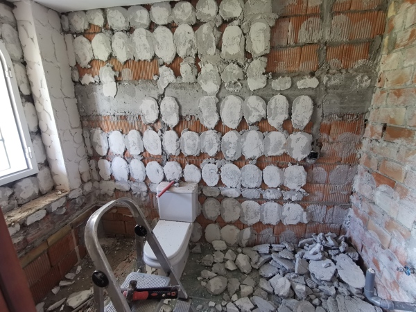 https://es.habcdn.com/photos/project/medium/proceso-de-demolicion-de-cuarto-de-bano-2708043.jpg