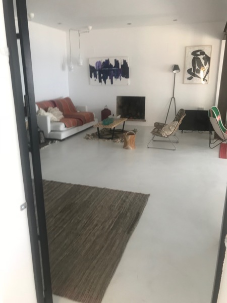 Salón MicroCemento blanco