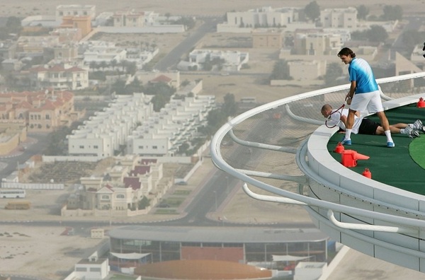 Tennis-en-un-helipuerto-Abu-dabi