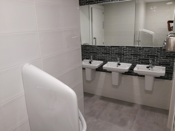 WC CABALLEROS.