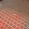 Revestir el suelo de la piscina.