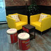 Agradable rincón con sillones amarillos
