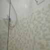 amplisimo acceso, azulejo tipo gresite,