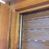 Antigüas ventanas con bisagras obsoletas